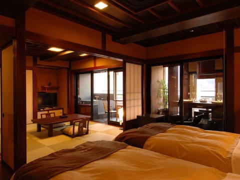 Suite Room with Tatami Area with Open-Air Bath, (Lake View) | In-room safe, desk, free WiFi