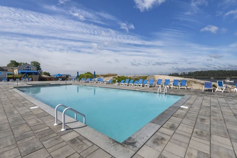 Seasonal outdoor pool, pool umbrellas