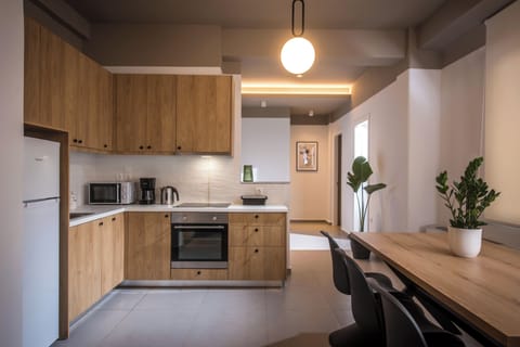 City Apartment | Private kitchen | Full-size fridge, microwave, oven, dishwasher