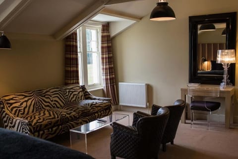 Deluxe Room | Iron/ironing board, free WiFi, bed sheets