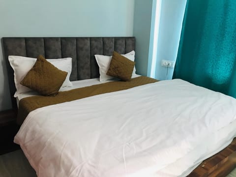 Deluxe Double Room, Balcony, Mountain View