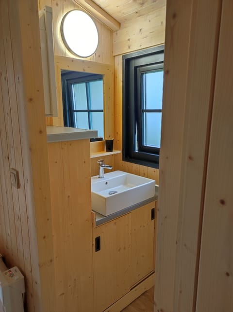 Family Chalet, Park View | Bathroom | Shower, towels, soap, shampoo