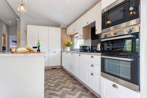 Luxury Chalet, Pets Allowed | Private kitchen | Full-size fridge, microwave, stovetop, electric kettle