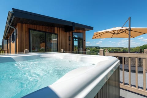 Luxury Chalet, Hot Tub | Hypo-allergenic bedding, WiFi