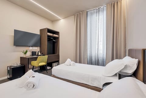 Superior Double or Twin Room | In-room safe, desk, blackout drapes, soundproofing