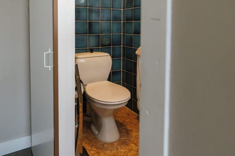 Shower, towels, soap, shampoo