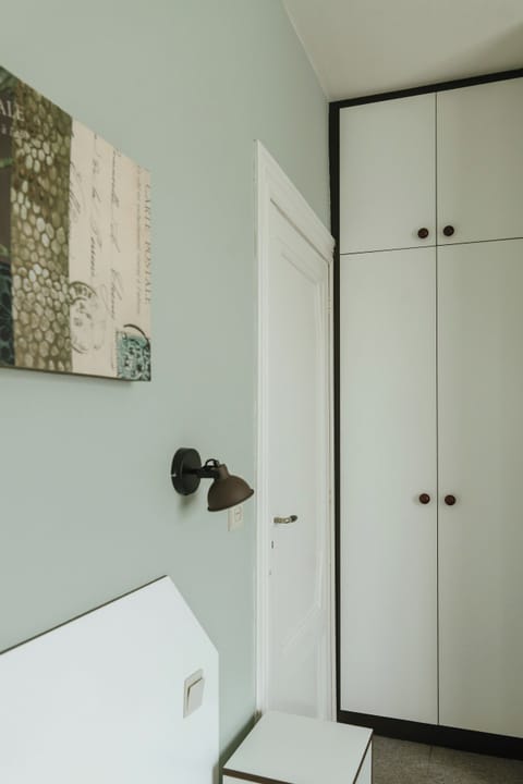 Desk, laptop workspace, free WiFi