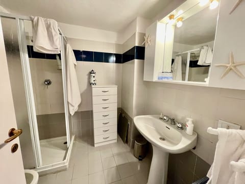 Apartment, Balcony | Bathroom