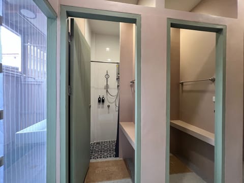 Economy Shared Dormitory | Bathroom