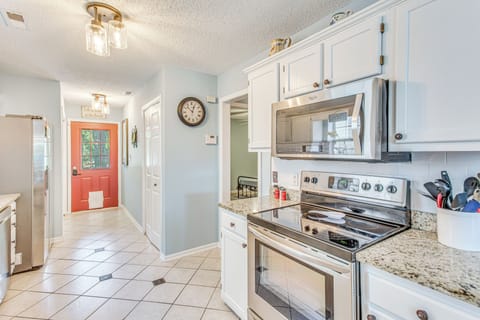 House (3 Bedrooms) | Private kitchen | Microwave, oven, stovetop, dishwasher