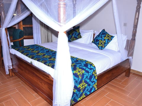 Deluxe Double Room, Balcony, Lake View | In-room safe, free WiFi