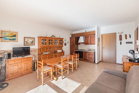 Apartment | Living area | 35-cm TV with digital channels