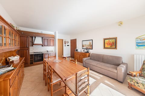 Apartment | Living area | 35-cm TV with digital channels