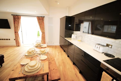 Berwick - Very High End - Sleeps 4 -By The Station Apartment in Berwick-upon-Tweed