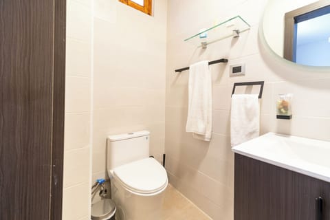 Standard Single Room | Bathroom | Shower, towels