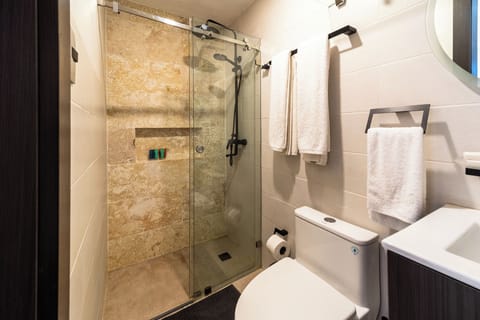 Junior Triple Room | Bathroom | Shower, towels