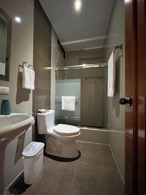 Comfort Double Room, Garden View, Ground Floor | Bathroom | Shower, towels, soap, shampoo