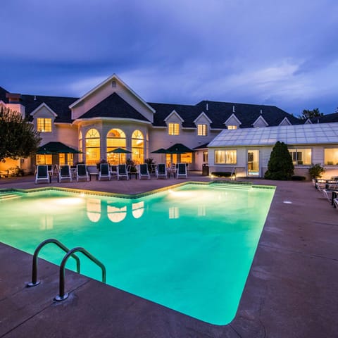 Indoor pool, seasonal outdoor pool, pool umbrellas, sun loungers