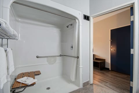 Premium Room, 1 Queen Bed, Non Smoking, Kitchenette | Bathroom | Combined shower/tub, hair dryer, towels