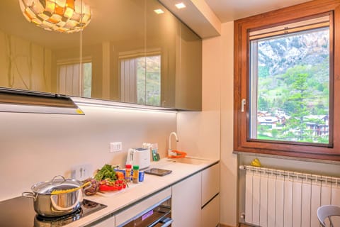 Luxury Apartment, 1 Bedroom (Il Mughetto Campo Smith On The Ski) | Private kitchen | Fridge, microwave, oven, stovetop