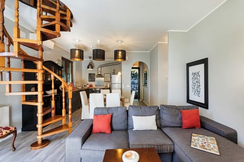 Apartment | Living area | 35-cm TV with digital channels