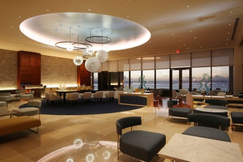 Lobby lounge, ocean views, open daily