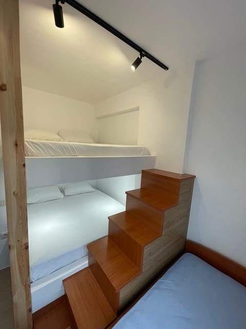 2 bedrooms, Frette Italian sheets, premium bedding, down comforters