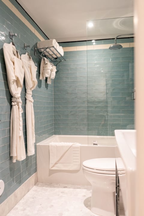 Combined shower/tub, deep soaking tub, free toiletries, hair dryer