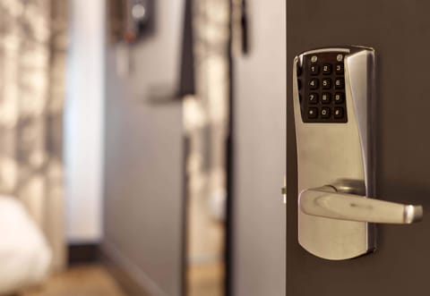 Premium bedding, free minibar, in-room safe, desk