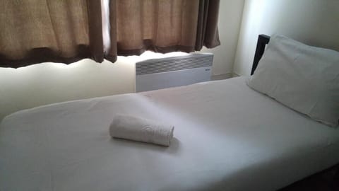 Single Room | Desk, iron/ironing board, free WiFi