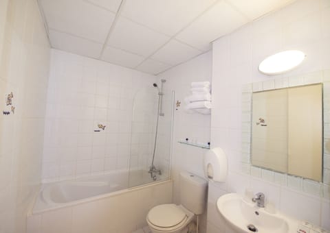 Comfort Double Room, 1 Double Bed | Bathroom | Free toiletries, hair dryer, towels