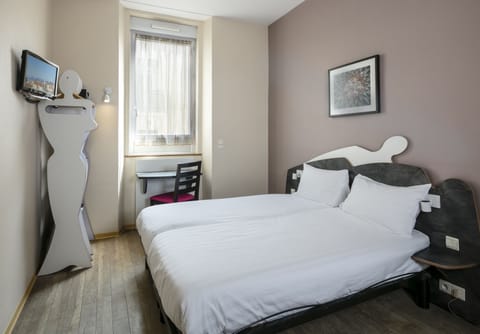 Standard Twin Room, 2 Twin Beds | In-room safe, soundproofing, free WiFi, bed sheets