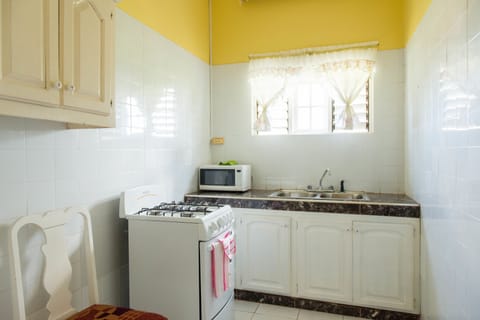 Suite, 2 Bedrooms, Garden View | Private kitchenette | Fridge, microwave, stovetop