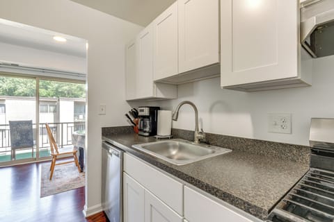 Apartment (1 Bedroom) | Private kitchen | Microwave, oven, stovetop, dishwasher