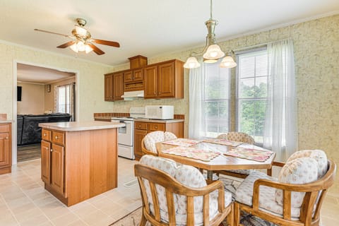 House (3 Bedrooms) | Interior