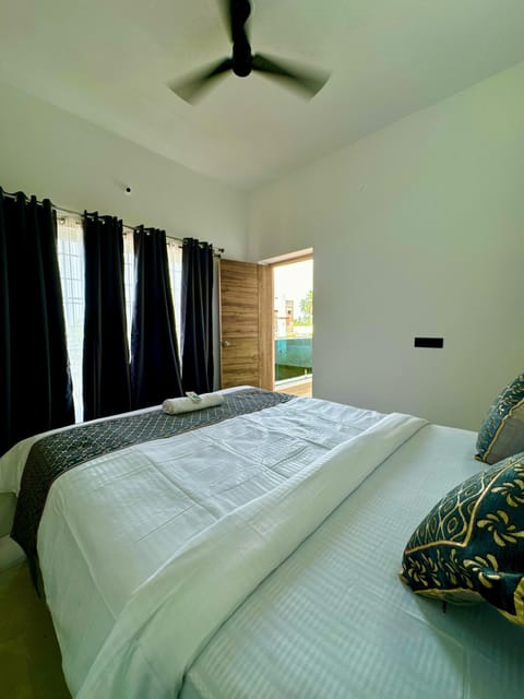 Deluxe Villa | Premium bedding, desk, free WiFi, bed sheets