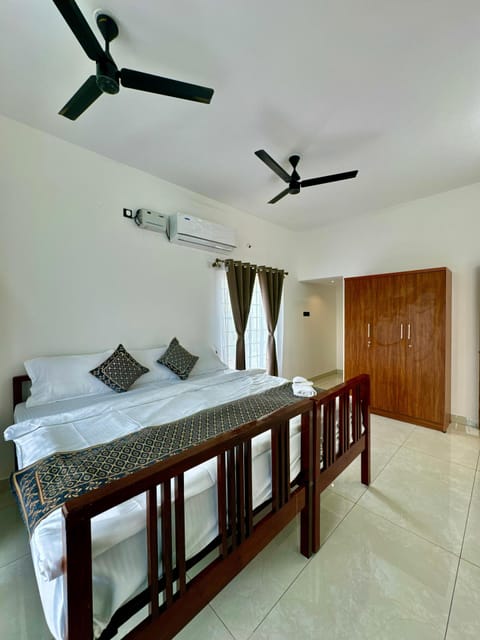 Deluxe Villa | Premium bedding, desk, free WiFi, bed sheets