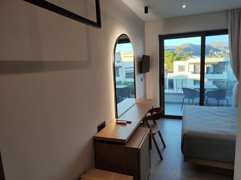 Deluxe Double Room, Mountain View | In-room safe, desk, blackout drapes, soundproofing