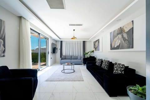 Standard Room, Garden View | Free WiFi, bed sheets