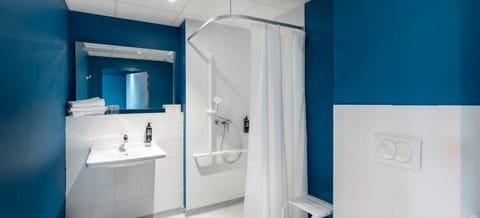 Room, Multiple Beds, Accessible | Bathroom | Shower, towels, soap, shampoo