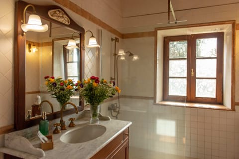 Basic Double Room, Garden View | Bathroom | Shower, hair dryer, towels, soap