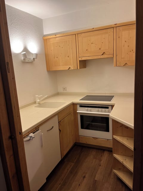 Appartamento Tradizionale Strada Altin, 5 | Private kitchen | Full-size fridge, stovetop, dishwasher, espresso maker