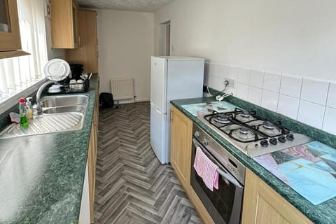 House | Private kitchen | Fridge, microwave, oven, stovetop