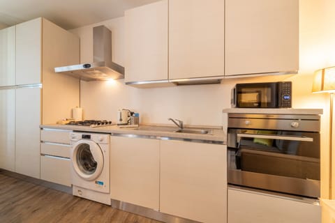 Apartment | Living area | 32-inch TV with digital channels