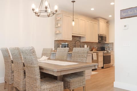 Townhome, Multiple Beds (Biggie's Beach House) | Dining