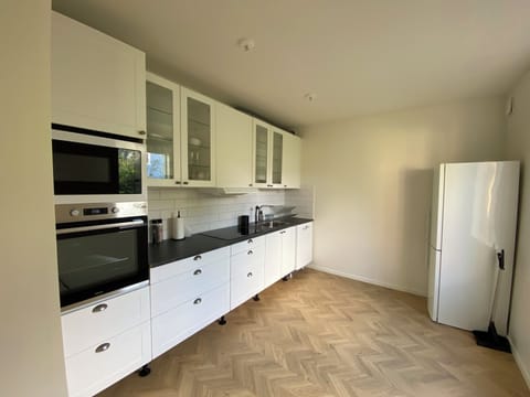 Superior Apartment, Garden View | Private kitchen | Full-size fridge, microwave, oven, stovetop