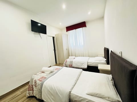 Standard Twin Room | Desk, laptop workspace, free WiFi, bed sheets