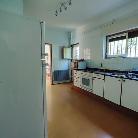 Chalet | Private kitchen | Fridge, microwave, oven, stovetop