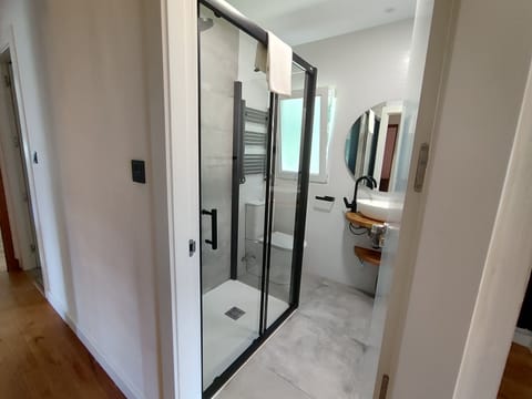 Chalet | Bathroom | Shower, towels