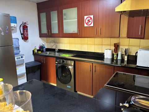 Full-size fridge, microwave, oven, toaster